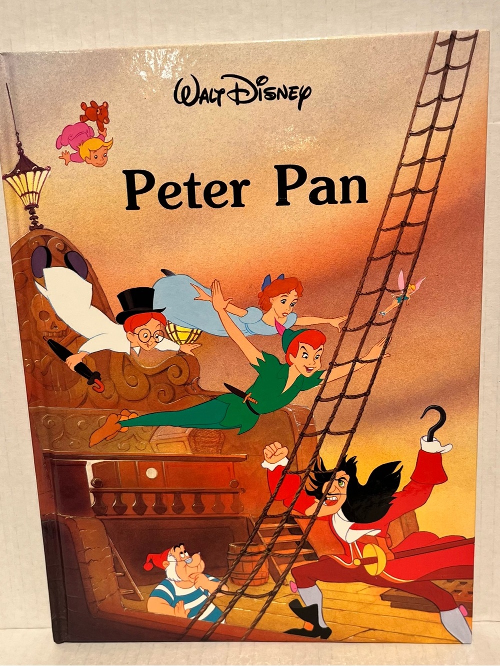 Vintage Hardcover edition of Walt Disney's Peter Pan Disney Classic Series.